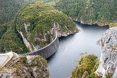 The view from Knob Lookout to the Gordon Dam, an enormous dam built in the 1970s to generate hydro-electric power, backed by a huge man-made lake.