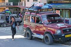 A Tata Sumo, lunchbreak in Bhalukpong at the State border.
