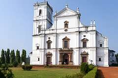 The Se Cathedral, (Sé Catedral de Santa Catarina), the cathedral of the Latin Church Archdiocese of Goa and Daman in old Goa. Construction began in 1562, was completed in 1619 and consecrated in 1640.