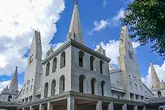 Solomon’s Temple's roof ridges intersect to form a cross, symbolising the New Covenant and has four corner towers, crowned symbolically (“Crowns of Salvation, Righteousness, Life, Overcomer”).