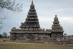 The Shore Temple (c. 725 CE) in Mahabalipuram, a complex of temples and shrines that overlooks the shore of the Bay of Bengal.