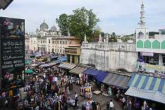 View of the market in Charminar Road.