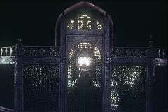 A marble fence, inside the Taj Mahal, the ivory-white marble mausoleum commissioned in 1631 by the fifth Mughal emperor, Shah Jahan to house the tomb of Mumtaz Mahal,his favourite wife,  It also houses the tomb of Shah Jahan himself.