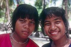 Two girls along the road between Taribo and Roreti.