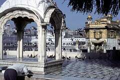 Amritsar, Punjab, India, 1979 - An altar facing the Harmandir Sahib, the Golden Temple, the holiest Gurdwara and the most important pilgrimage site of Sikhism.